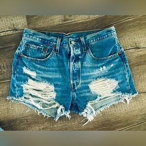 Perfect condition distressed 501 Levi jeans shorts.